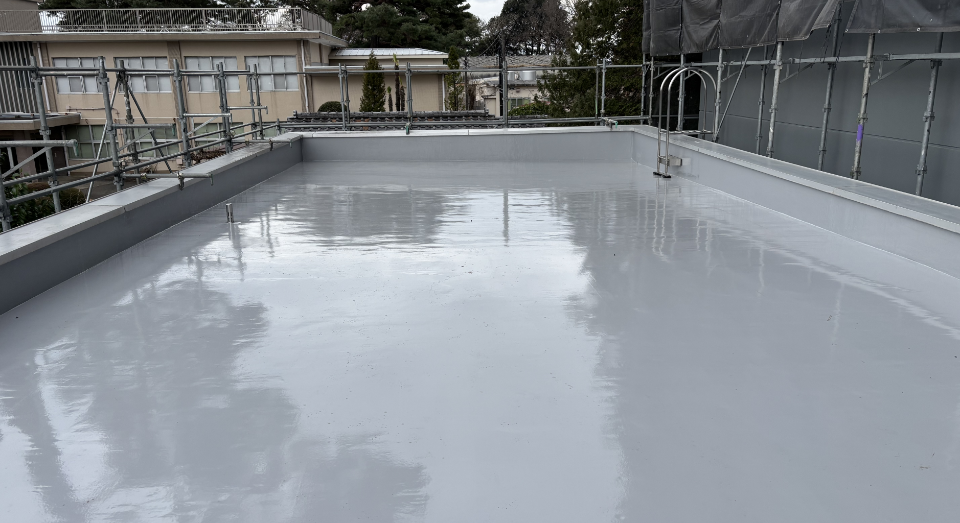 建築現場で作業している作業員