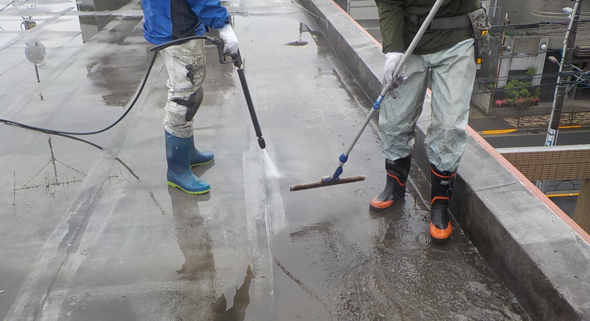 建築現場で作業している作業員